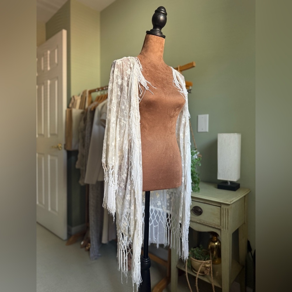 Monteau Floral Lace Kimono Cardigan - Picture 4 of 12